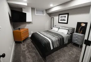 Modern Smart Home w/Gourmet Kitchen, Peloton & King Suite  with Rooftop Deck - Image 3
