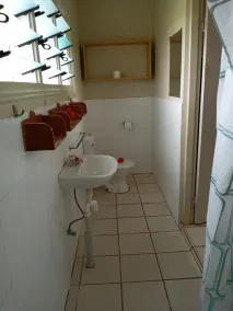 Tropicana Motel & Backpackers - Image 3