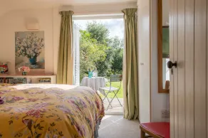 The Retreat Discover Cotswolds Cottage - Image 5