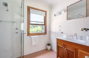 Copa Capri-The Entertainer, Multiple Living Spaces,  Flat 5 min Walk to Beach - Image 4