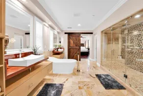 Brentwood Posh 5-Bedroom w/steam shower near hwy - Image 3