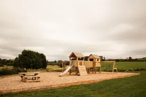 Daisy -  a glamping pod that sleeps 4 guests  in 2 bedrooms - Image 3