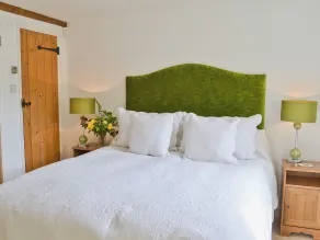 4 bedroom accommodation in Hildenborough, near Tonbridge - Image 4