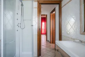 GuestHost - Cozy apartment of 65 sqm located on the ground floor of a building WITHOUT a lift (steps to access), can accommodate up to 4 people. The accommodation is located in an area served by all the main services: bars, restaurants, supermarkets and  - Image 2