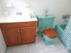 Private designer 8 room art getaway 2 Br-2Ba Full Kitchen Barbecue Patio 2min to beach - Image 3