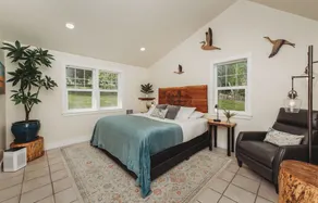 Charming Hilltop Getaway - Valley and Water Views - Image 3