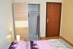 Holiday apartment with terrace and air conditioning - Image 4