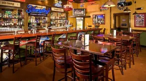 Chic Urban Getaway: Close to Battle Park! FREE Parking Onsite, Pool! - Image 4