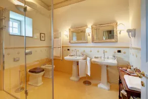 Villa storica sulle colline toscane con piscina privata - Image 2