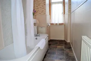 Budget apartment accommodation in Dunoon Sleeps 5 in 2 bedrooms - Image 2