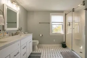 Fully Restored Bristol Home, Walk to Town & Harbor - Image 3