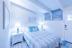 Mountain View Boutique Suite with contactless entry - The Lake at Blue Mountains - Image 4
