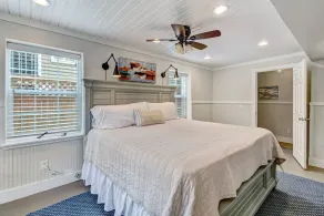 Coastal getaway!Steps from beach and dining! - Image 5