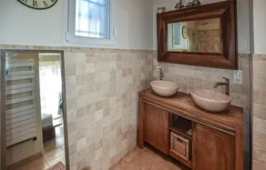 Luxurious Home In Puget - Image 5