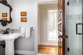 NEWLY REMODELED 3 BEDROOM COUNTRY CASTLE - Image 5