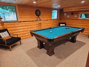 4 Bedroom lodge on wooded land with heated swimming pool and hot tub - Image 5