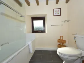 2 bedroom accommodation in Kingswear - Image 2