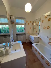 Delightful stylish house with private garden close to downtown - Image 4
