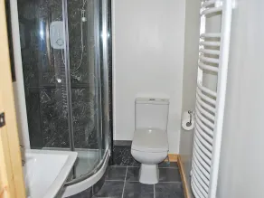 3 bedroom accommodation in Whalley - Image 3