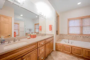 Profitez du luxe, du bonheur à COYOTE COVE, bain à remous, foyer, 3 terrasses, WiFi, table de billard - Image 2