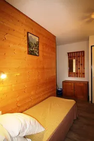 100m from ski slopes, 2nd floor, view mountain, balcony, tv, ski locker, 27m², Auris en Oisans - Image 3