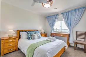 StayAU 5BR Idyllic Lakefront Escape Point Cook - Image 5