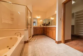 A Pet Friendly Luxury Lakefront Escape - Image 5