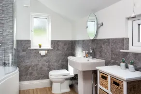 Just a stone's throw away from the water's edge, thatched Trevarrow Cottage is the ideal place to un - Image 4