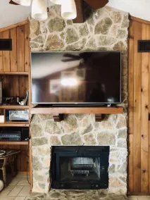 Relaxing and Beautiful Lakehouse Getaway with waterfront on Possum Kingdom Lake! - Image 2