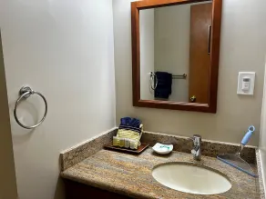 Centrally Located 4BR 2BA Apt in Alameda - Image 4