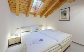 Situato all'ingresso del villaggio di Celerina, questo condominio ha un caratter - Image 4