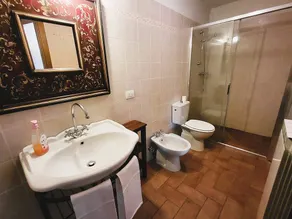 Rustic farmhouse , private pool 5 bedrooms, walk to restaurant, mountain views! - Image 2