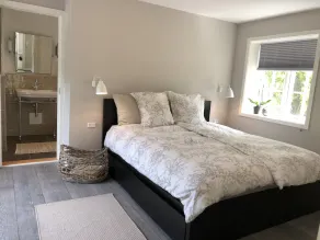 Luxury 3BR/3BA Beach House directly on forest path to the beach - Image 4