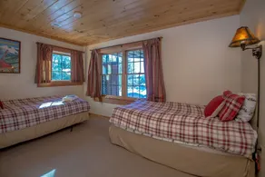New listing - Beautiful Spacious Custom Log Cabin. - Image 5