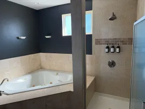 Large Gorgeous home! Can sleep large groups - Image 4