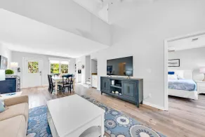Terrific 3BR/2BA Tarpon Cottage! Great Location! Amenity access included - Image 5