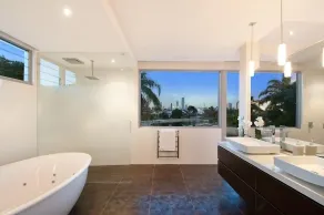 Relaxed waterfront living - Image 3