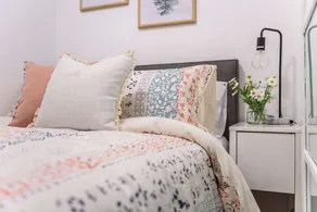 Cosy 2 Bedroom Unit Near NGV and Flinders Station - Image 4
