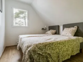 Beachside Retreat with Garden, Terrace & Bikes - 3BR, Sleeps 6, Near Shops & Beach - Image 5