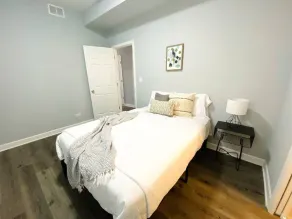 Lovely 3-bedroom Condo With Free Parking King Bed - Image 5