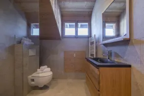 Rare & Newly renovated! On the church place - Image 3