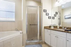Perfect location: 5 min Raymond James Stadium and 10 min from Tampa Airport - Image 4