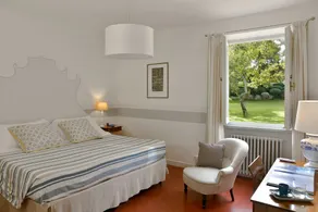 House with 6 Bedrms, 5 Bathrms, 5min walk trough a private grove to the beach - Image 4