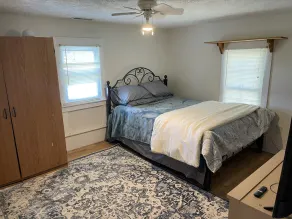 Newly remodeled quiet single-family house by the bay - Image 5