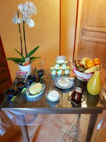 Longère (130m²) in quiet countryside: 5 bedrooms, large kitchen, garden. - Image 3