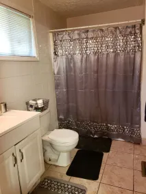 Bungalow Suite Priv 1 Double Bed /1 bath living room free park / Airport 10mins - Image 3