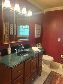 Spacious Colonial Home with Sunroom, Jacuzzi & Single-Level Living - Image 4