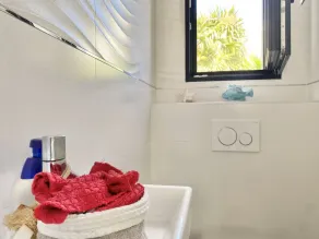 Design Villa with Heated Pool, Garden & Beaches 5 min Away - Image 4