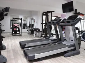 Casa de férias exclusiva para 8 pessoas com piscina, sauna e academia - Image 2