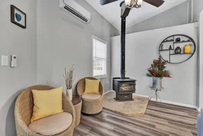 Beautiful Renovated Lake Cottage in SW County and only minutes from Downtown! - Image 3